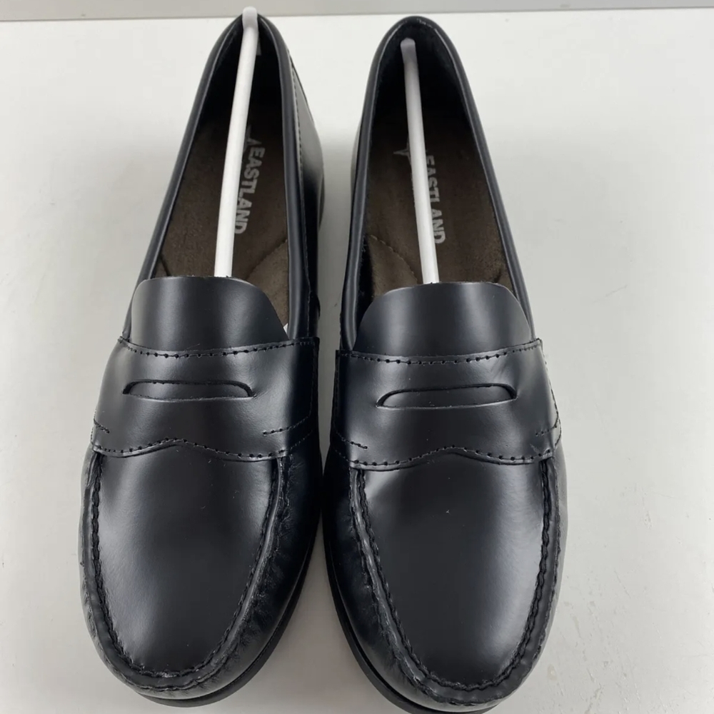 NWOB Eastland CLASSIC II Black Leather Moc Toe Penny Loafers Women’s Size 8.5